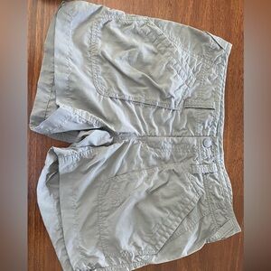 Women’s The North Face hiking shorts. Gray size 8, button snap